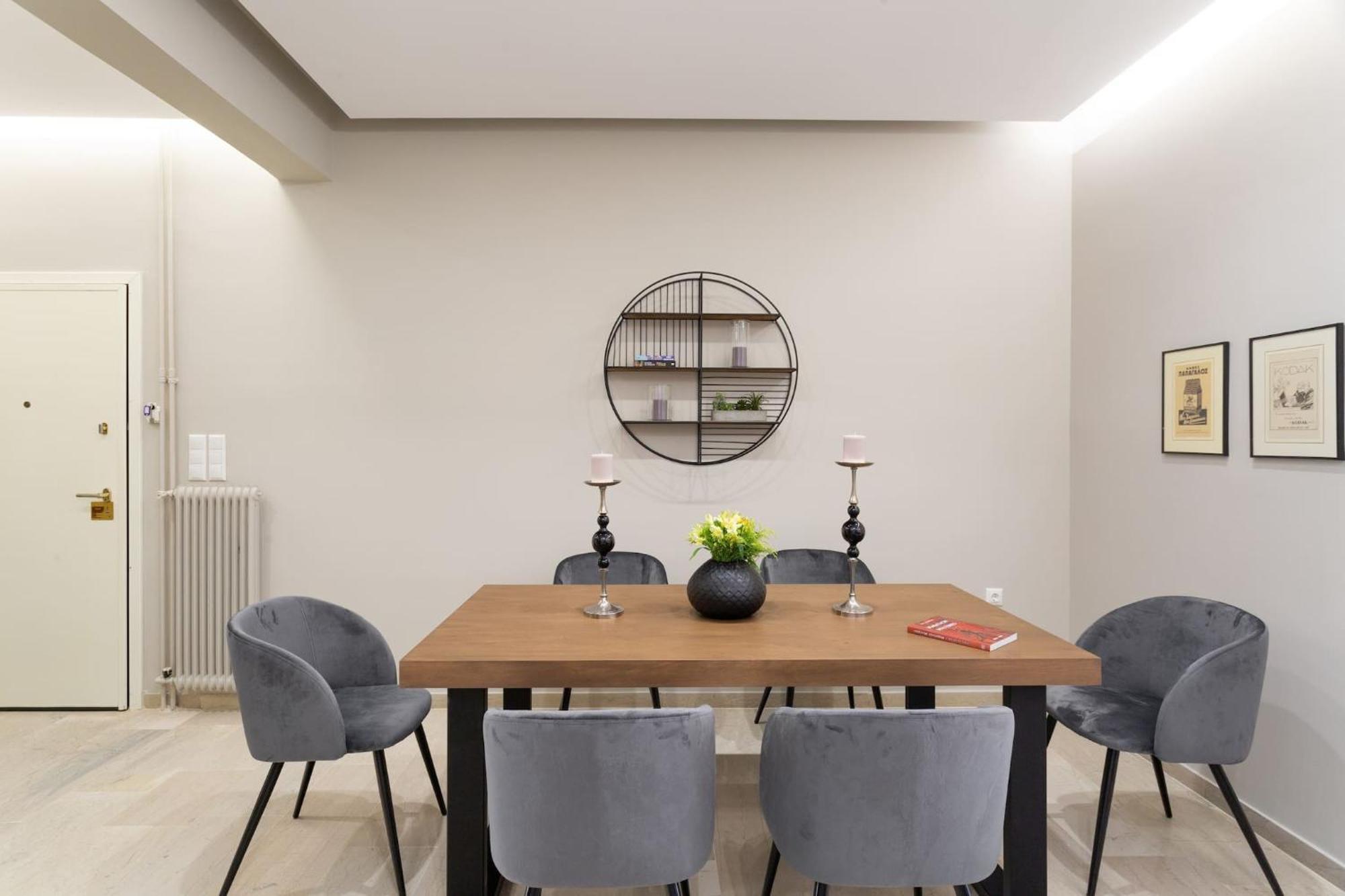 Deluxe 3-Bdrm Urban-Industrial Apt At Acropolis 아테네 외부 사진