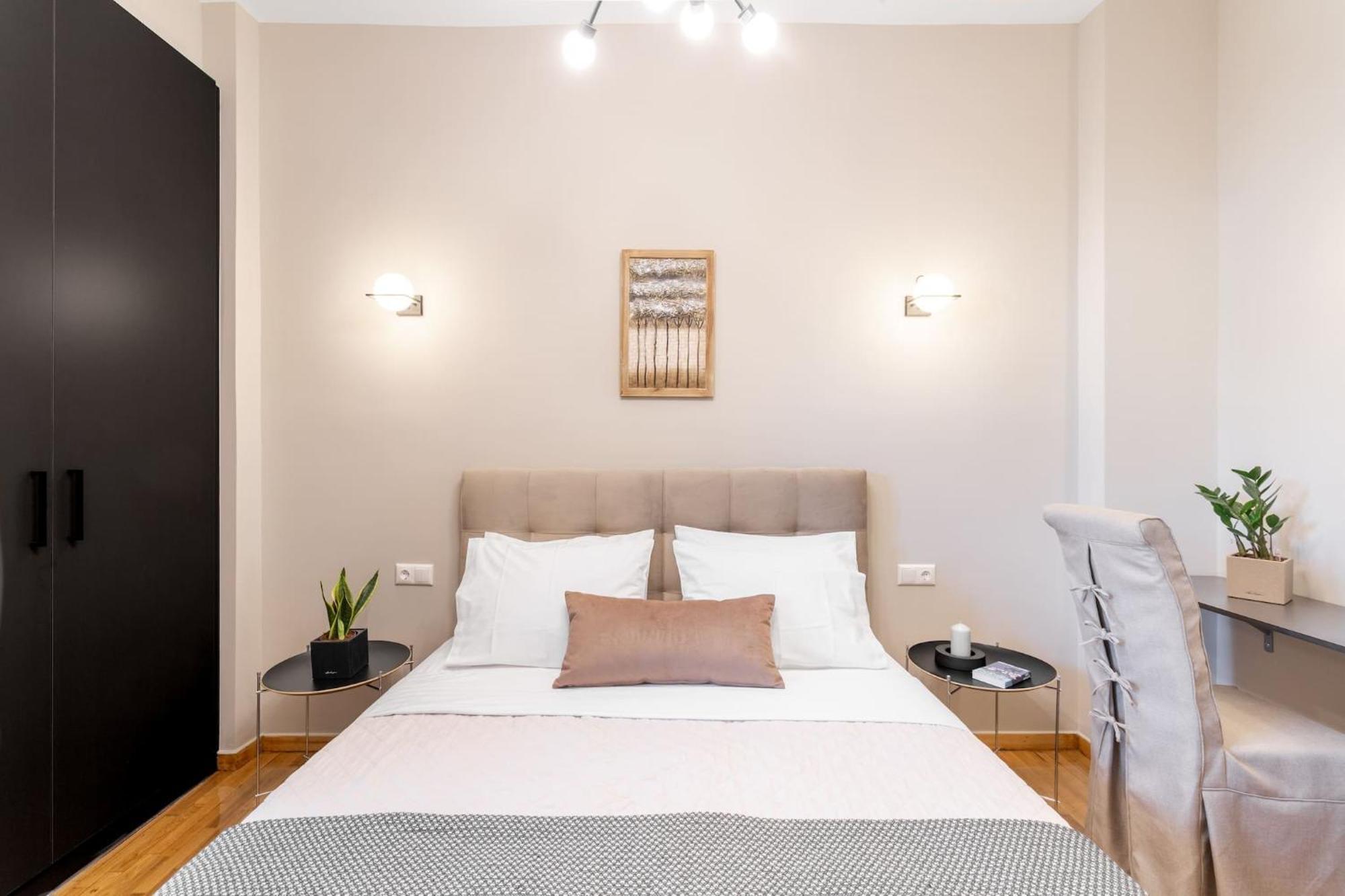 Deluxe 3-Bdrm Urban-Industrial Apt At Acropolis 아테네 외부 사진